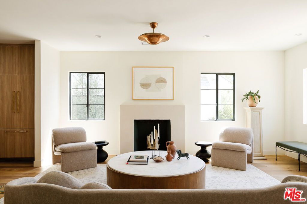 Photo of 326 N Gower Street, Los Angeles, CA 90004 (MLS # 25589025)