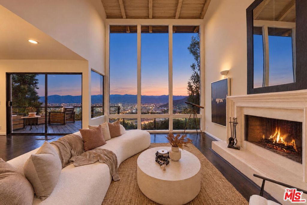 Photo of 3518 3/4 Multiview Drive, Los Angeles, CA 90068 (MLS # 26101761)