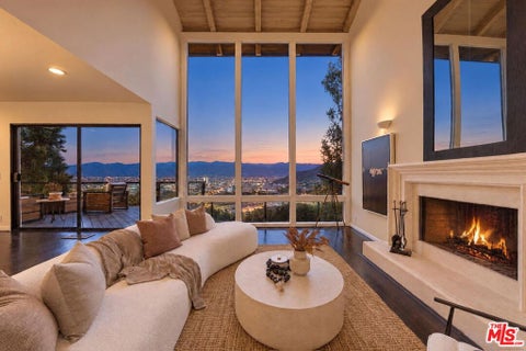 Photo of 3518 3/4 Multiview Drive, Los Angeles, CA 90068 (MLS # 26101761)
