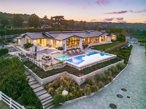 Photo of 38 Saddleback Rd, Rolling Hills, CA 90274 (MLS # PV26046180)