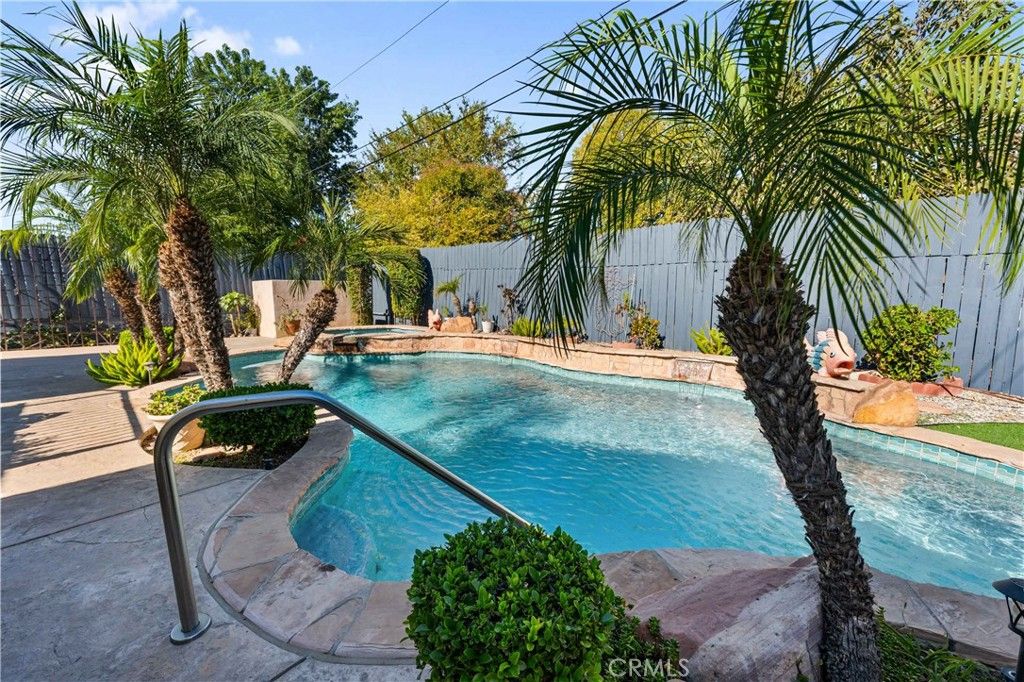 Photo of 17619 Miranda, Encino, CA 91316 (MLS # SR25256728)