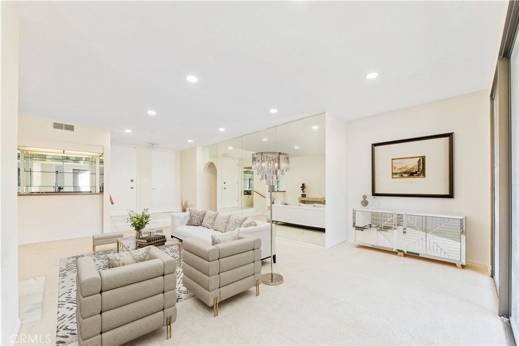 Photo of 5340 Yarmouth #205, Encino, CA 91316 (MLS # SR26066965)