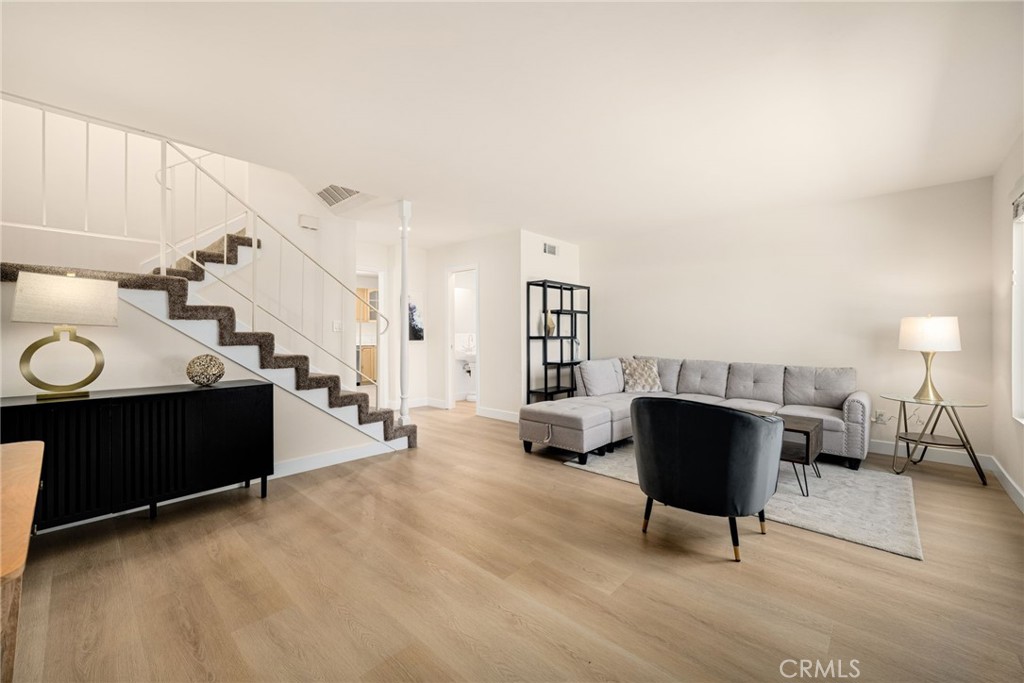 3342 Bradbury 22