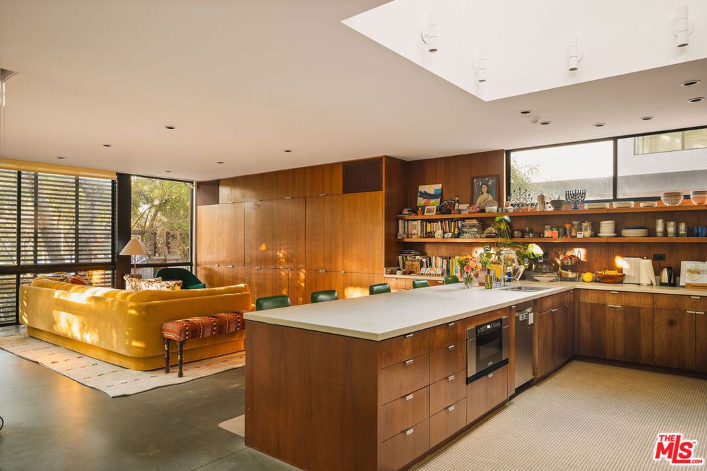 Photo of 734 Palms Boulevard, Venice, CA 90291 (MLS # 25593953)