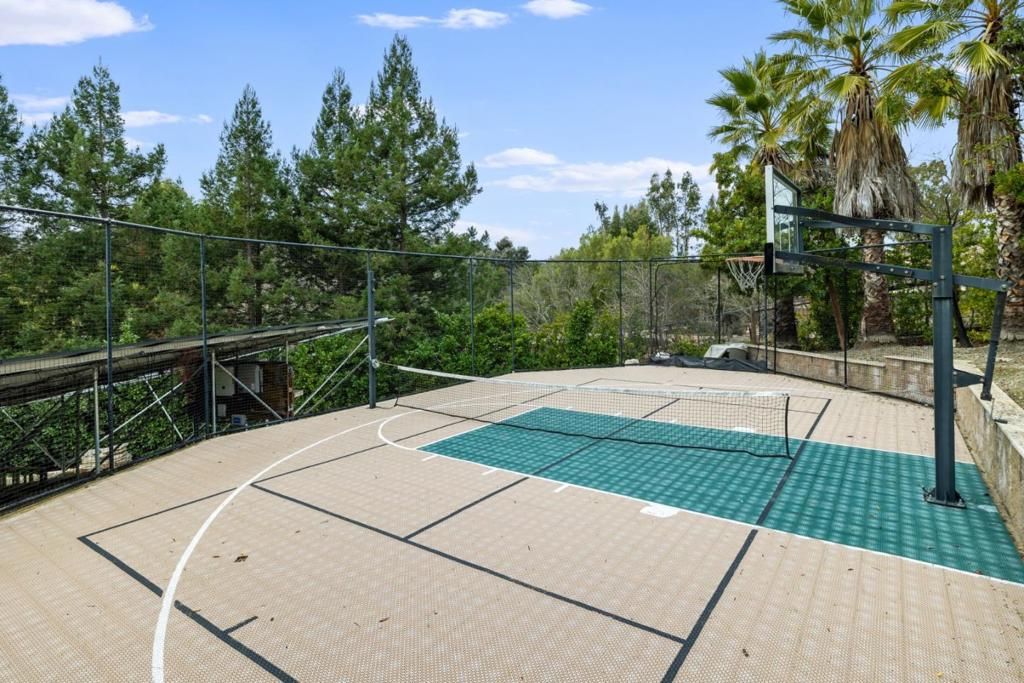 listing image 130726484727799663504