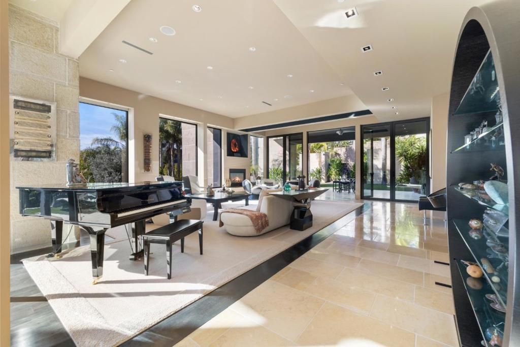 listing image 130727363060326727699