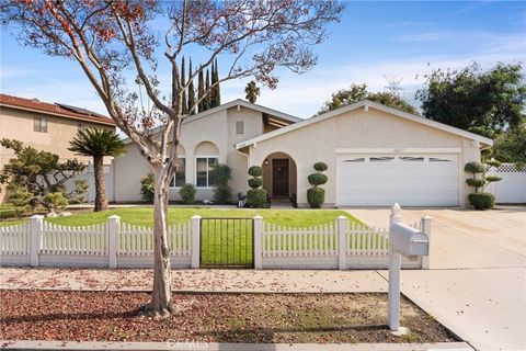 Photo of 618 S Sally Lee Street, Azusa, CA 91702 (MLS # SB25193073)