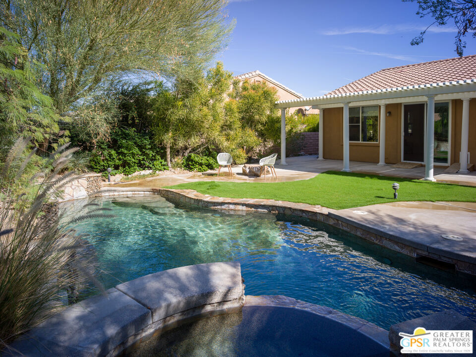 Four Seasons - Residential