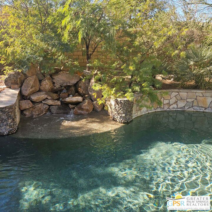 Four Seasons - Residential