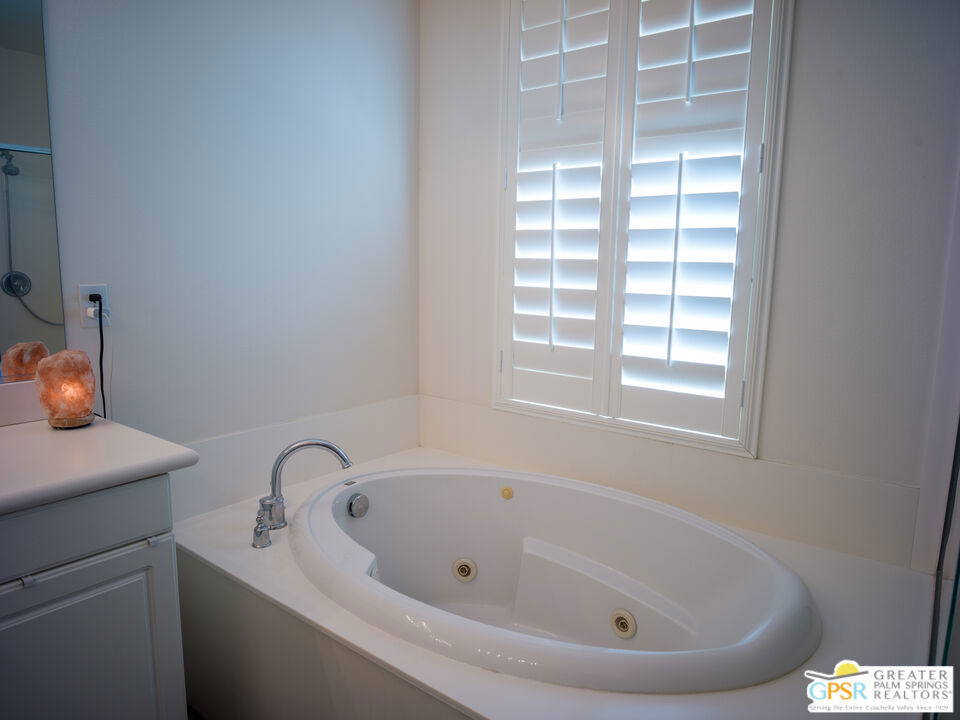 Four Seasons - Residential