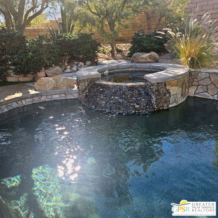 Four Seasons - Residential