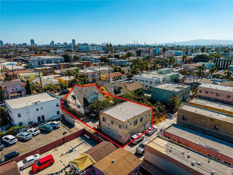 Photo of 539 E 17th ST, Long Beach, CA 90813 (MLS # PW26166714)