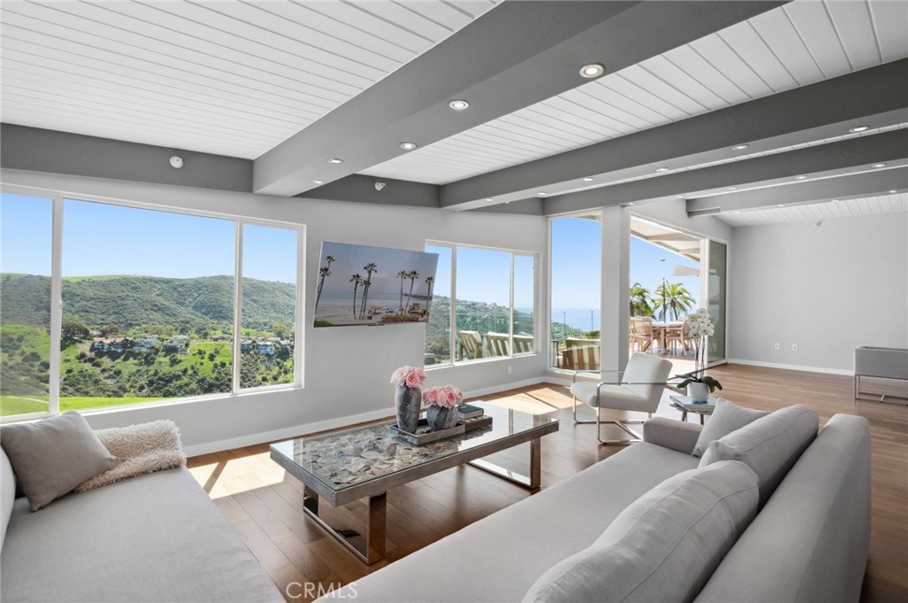 2085 Temple Hills Drive