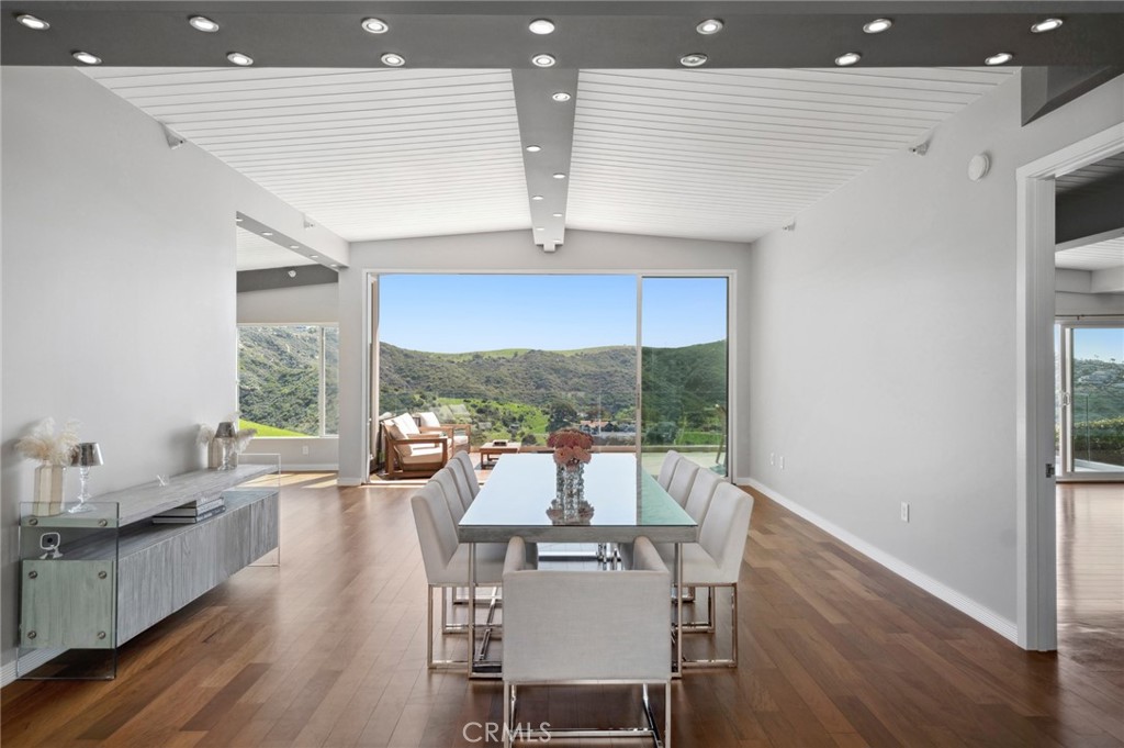 2085 Temple Hills Drive