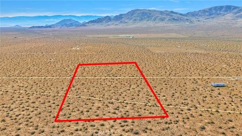 Photo of 1 Meander Rd, Lucerne Valley, CA 92356 (MLS # HD26018169)