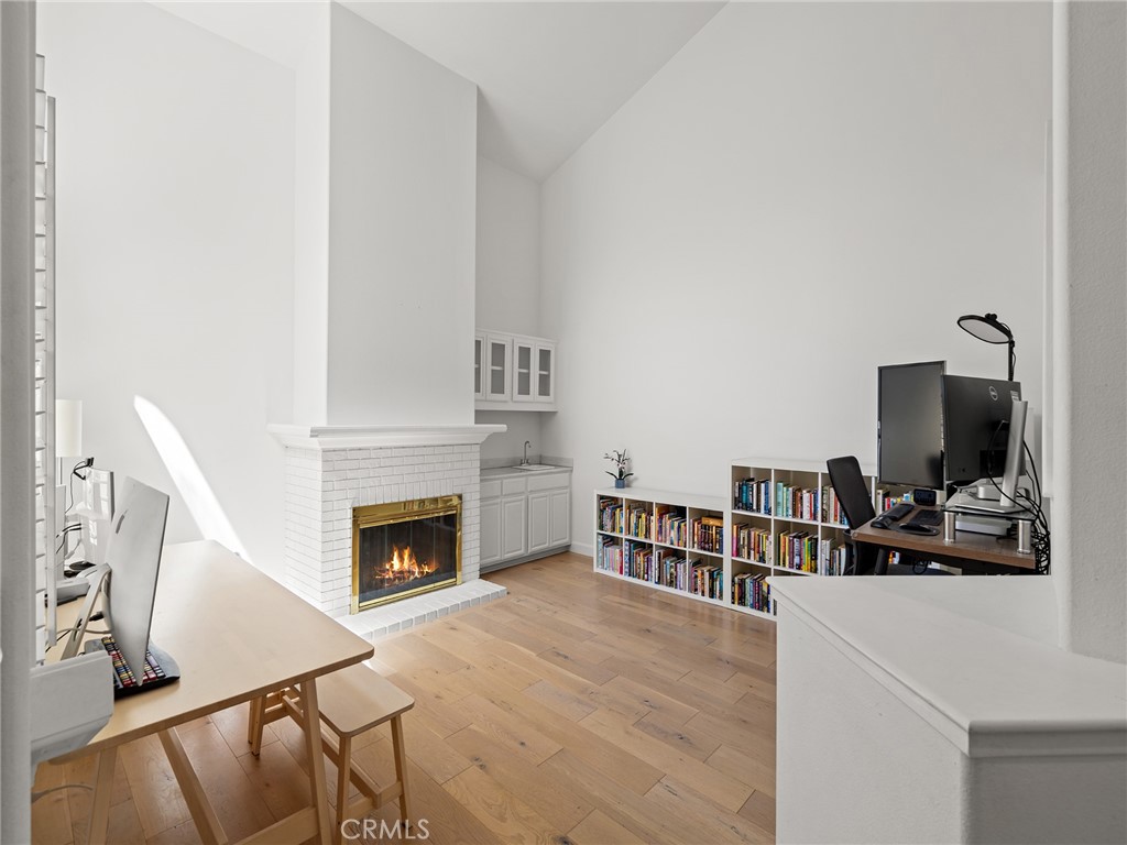 Manhattan Beach, California, 90266, United States, 3 Bedrooms Bedrooms, ,3 BathroomsBathrooms,Residential,Active,2041475