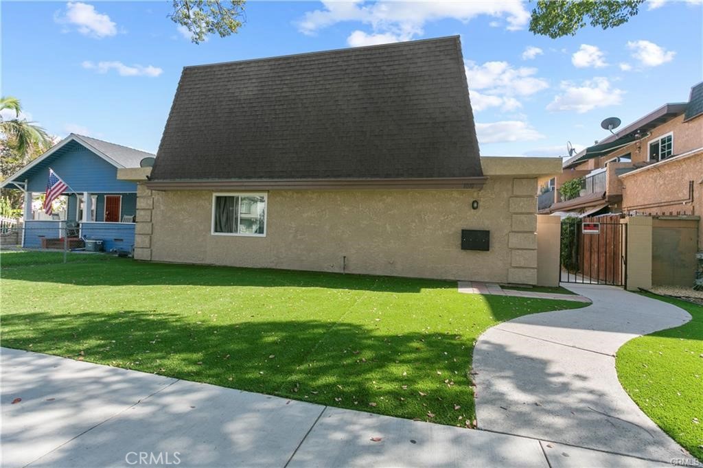 1010 E Broadway