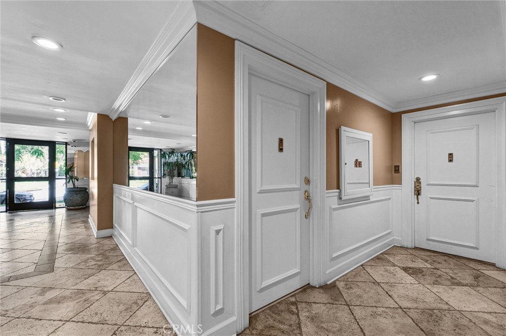 440 Veteran Avenue 102