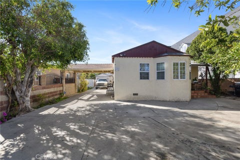 Photo of 11430 Califa Street, North Hollywood, CA 91601 (MLS # SR26204965)
