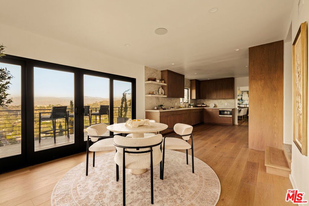 Photo of 8620 Skyline Drive, Los Angeles, CA 90046 (MLS # 25610099)