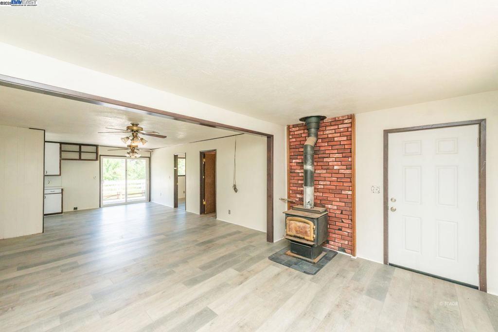 77 Lilac Ln