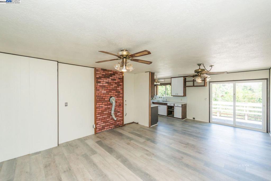 77 Lilac Ln