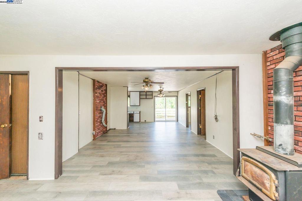 77 Lilac Ln