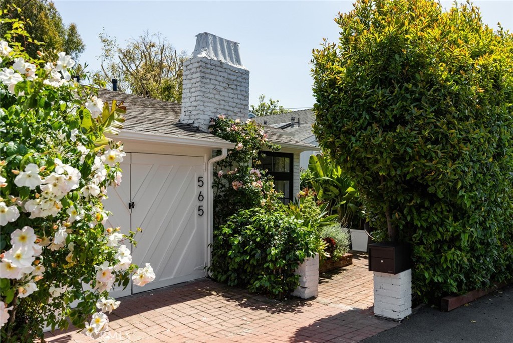 565 Lombardy Lane