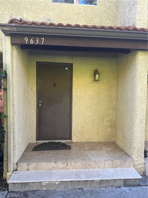 Photo of 9637 Via Rimini, Burbank, CA 91504 (MLS # BB26011736)