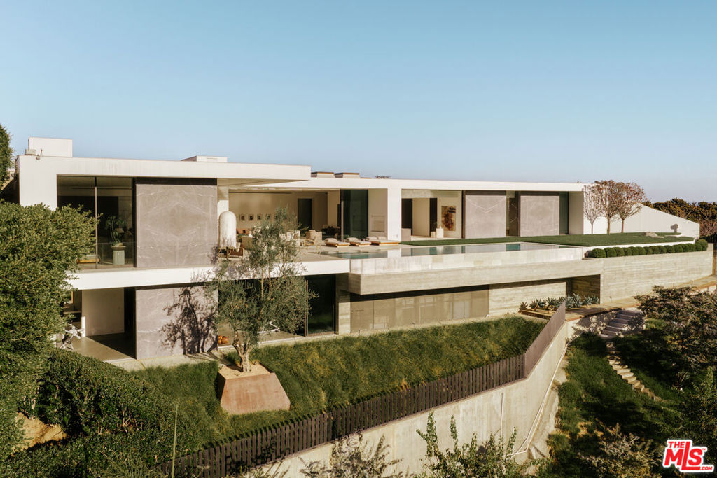 9265 Robin Drive