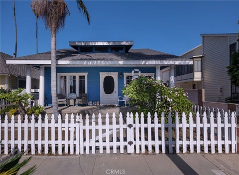 Photo of 426 N Gertruda Avenue, Redondo Beach, CA 90277 (MLS # SB26213610)