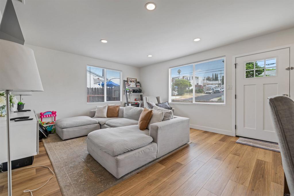 2624 Comstock Street