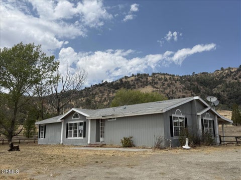 Photo of 28000 Cummings Valley Road, Tehachapi, CA 93561 (MLS # V1-38132)