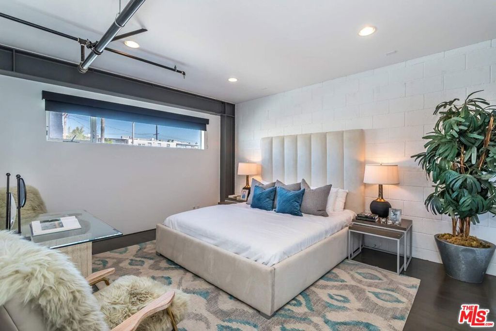 1212 Abbot Kinney Boulevard 1