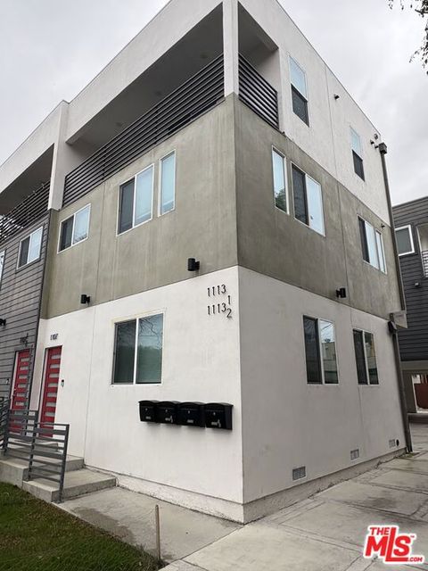 Photo of 1107 Carmona Avenue, Los Angeles, CA 90019 (MLS # 26632093)