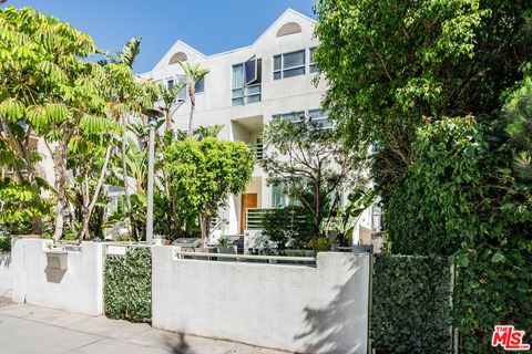 Photo of 16 Voyage Street, Marina Del Rey, CA 90292 (MLS # 26641167)