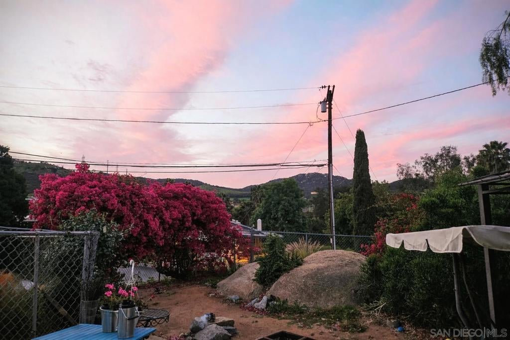 13712 Ridge Hill