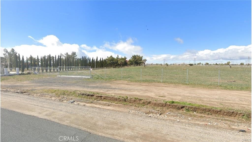 Prime Industrial Land for Lease – Direct Highway Access | 8.41 Acres
A rare opportunity to lease 8.41 acres (366,340 sq. ft.) of flat, industrial-zoned land in a high-demand location. Fully perimeter-fenced for security, this expansive lot is ideally suited for a wide range of industrial uses.
Key Features:
Direct access to US-395
Secondary access via Caliente Rd. (rear of property)
Flat, usable terrain – ready for development or operations
Perfect for storage, trucking, logistics, construction yards, and more
Fully fenced for security and controlled access
Located less than a mile from the new Amazon Fullfillment center currently under construction on Phelan Rd., west of Hwy 395 – this site offers unmatched convenience and future growth potential.
