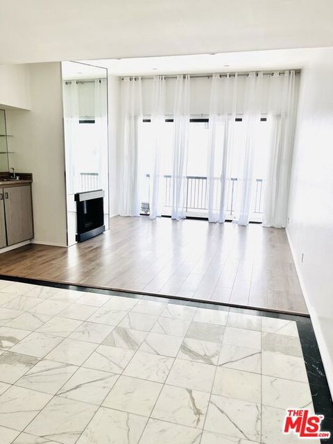 Photo of 906 N Doheny Drive #512, West Hollywood, CA 90069 (MLS # 26789031)