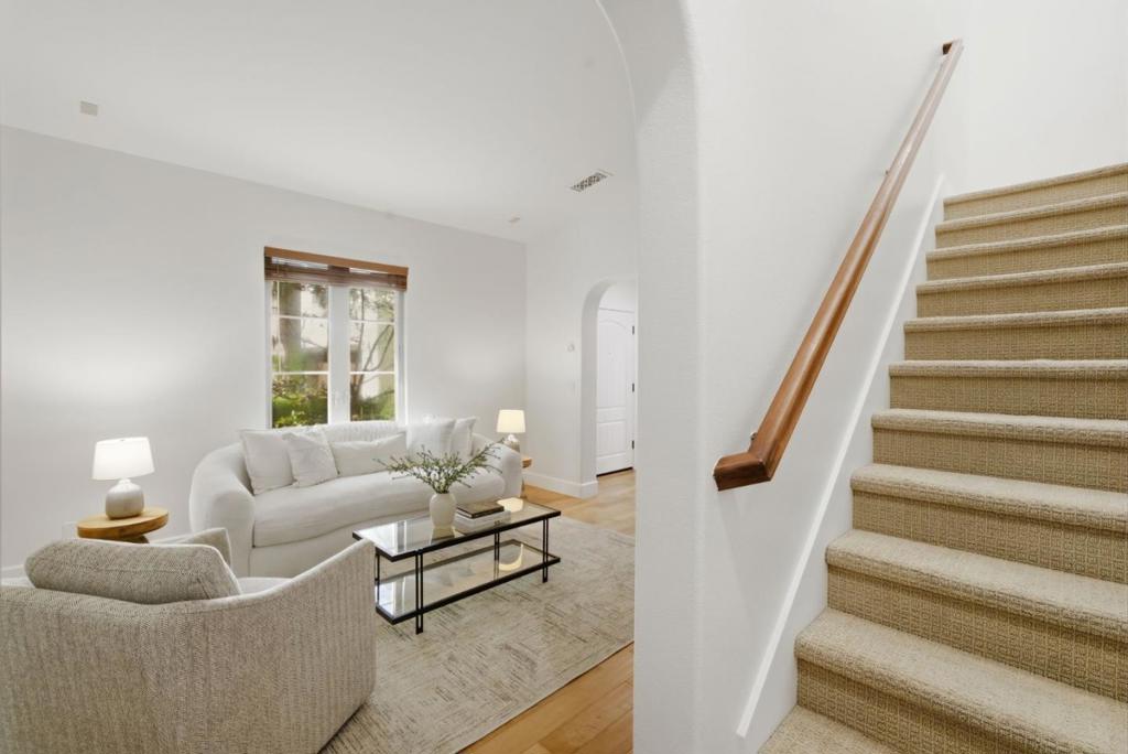 1309 Dahlia Loop