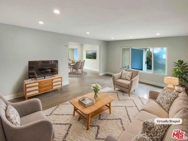 1106 W Paseo Del Mar