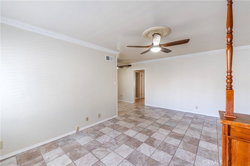 100 Cerritos Avenue 7