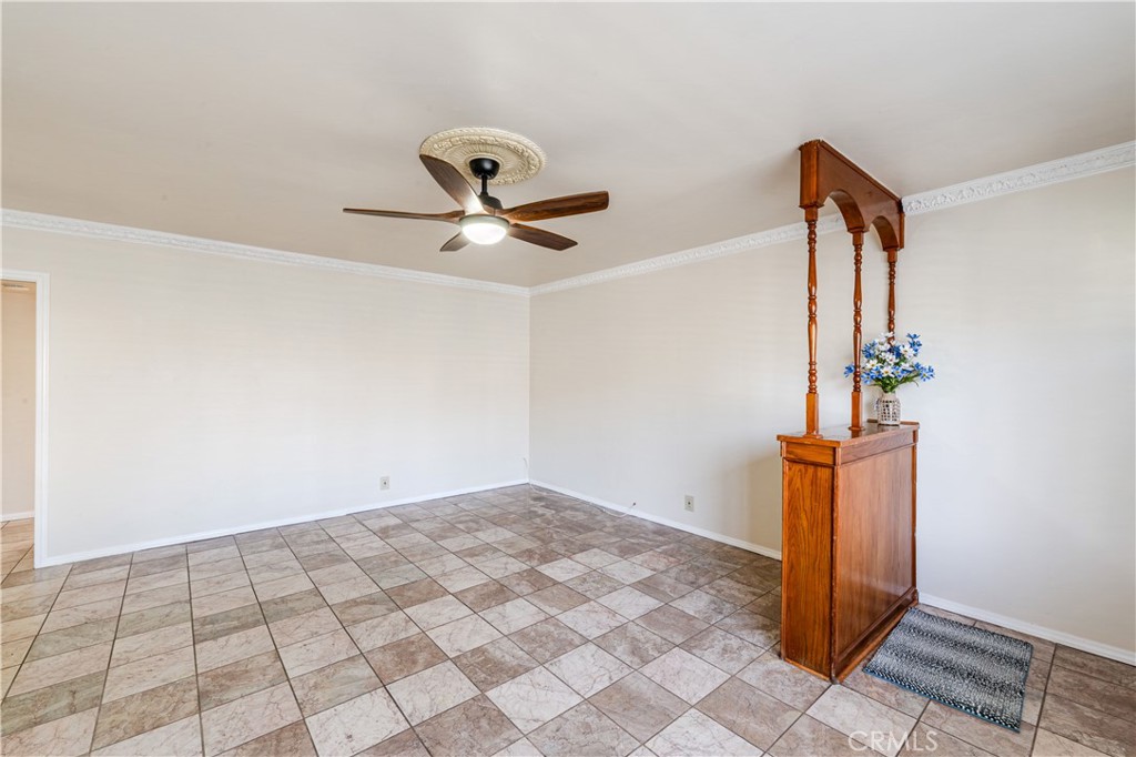 100 Cerritos Avenue 7