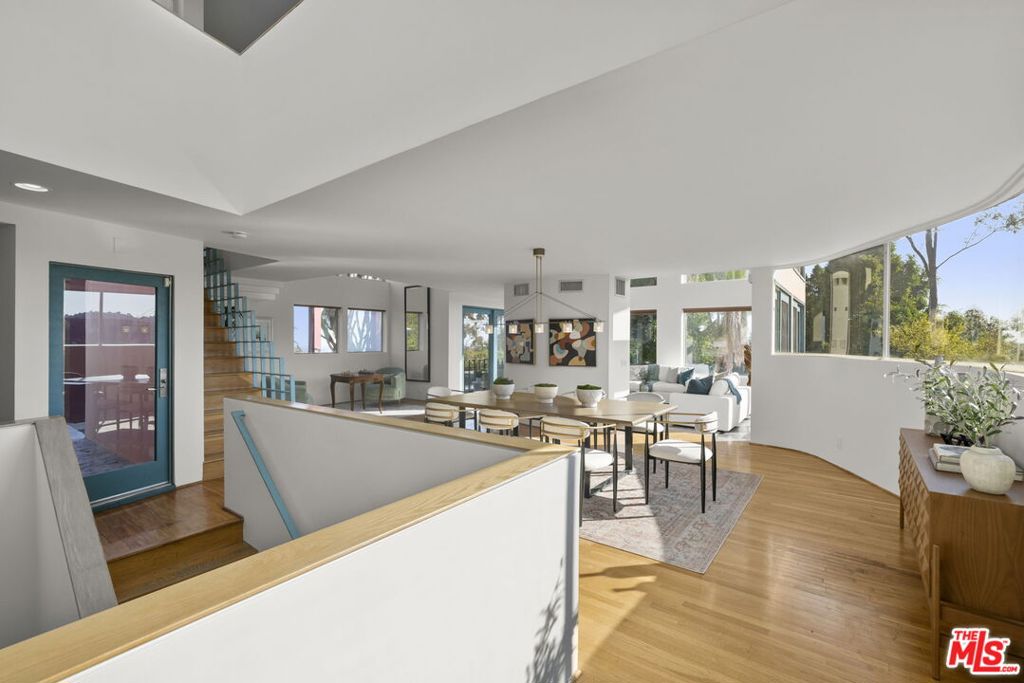 Properties 3 2980 Hollyridge Drive