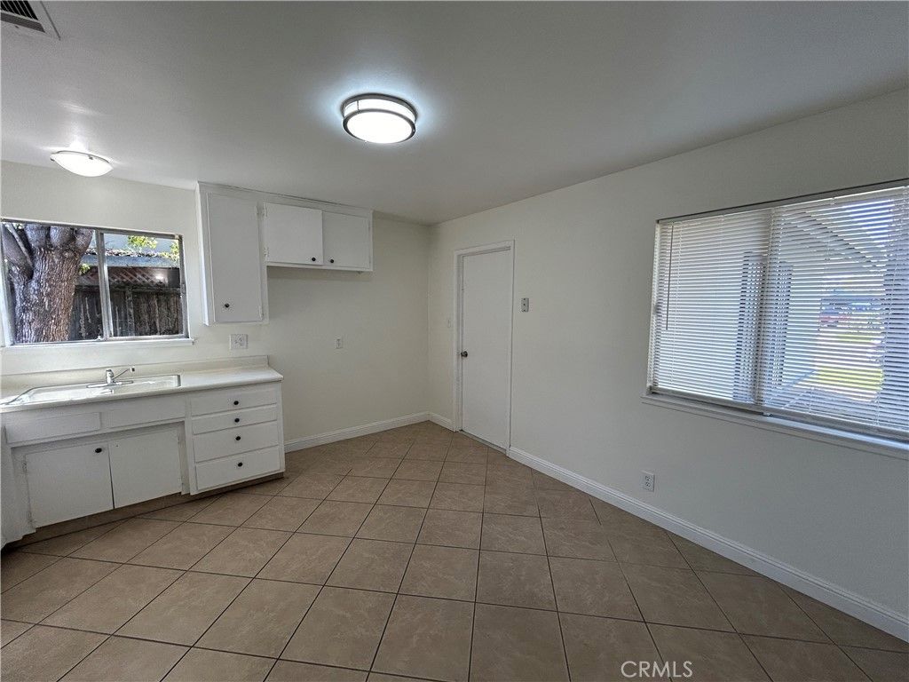 listing image 130729387211332896818