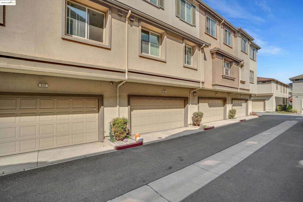 HAYWARD - Residential