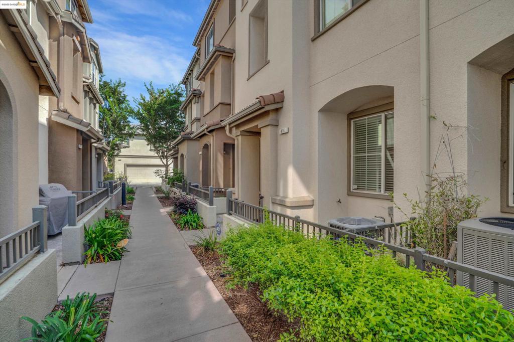 HAYWARD - Residential