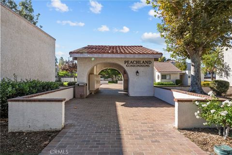 Photo of 25031 Peachland Ave #167, Newhall, CA 91321 (MLS # SR25267057)