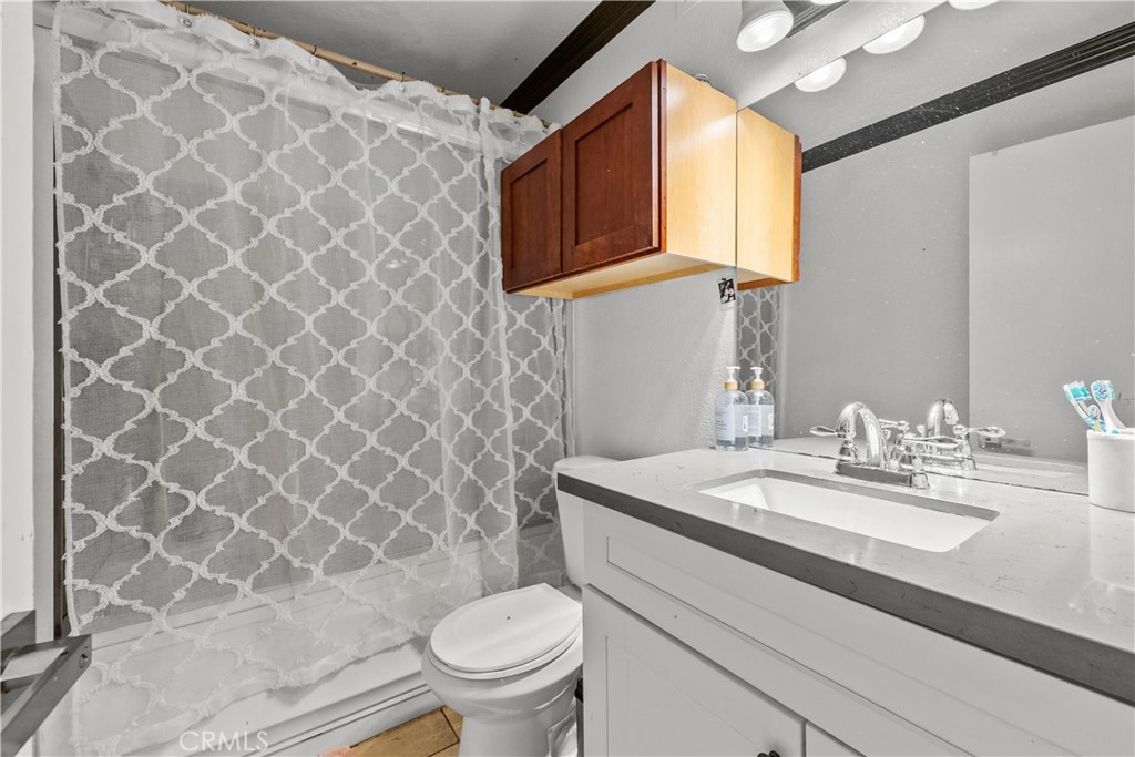 Peachland Condos (PCHC) - Residential