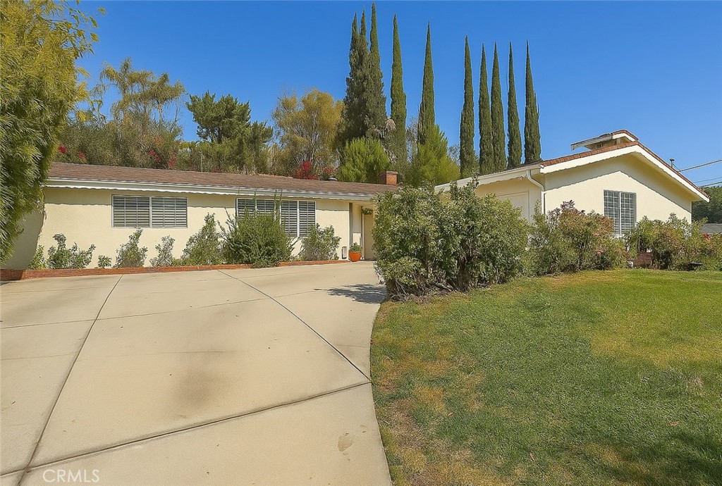 Welcome to this centrally located Carton Terrace home offering 1,800 sq. ft. of living space with 3 bedrooms and 2 bathrooms. The open floor plan features a nice flow between the living and dining areas, highlighted by large windows that fill the home with natural light.
Inside, you’ll find solid-surface flooring throughout and a bright, inviting atmosphere designed for both comfort and style. The attached 2-car garage with direct access provides added convenience. Step outside to a spacious private backyard perfect for entertaining, sports, or outdoor activities. The yard includes a gated pool, creating a safe and relaxing retreat for family and friends.
Situated in a desirable location, this home offers easy access to shopping, dining, entertainment, and nearby schools, making it an excellent choice for those seeking both comfort and convenience.
650 Minimum Credit Call agent for full details